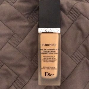 Dior Forever Broad Spectrum Foundation
